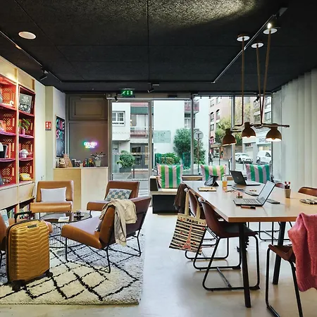 Moxy Paris Bastille-2